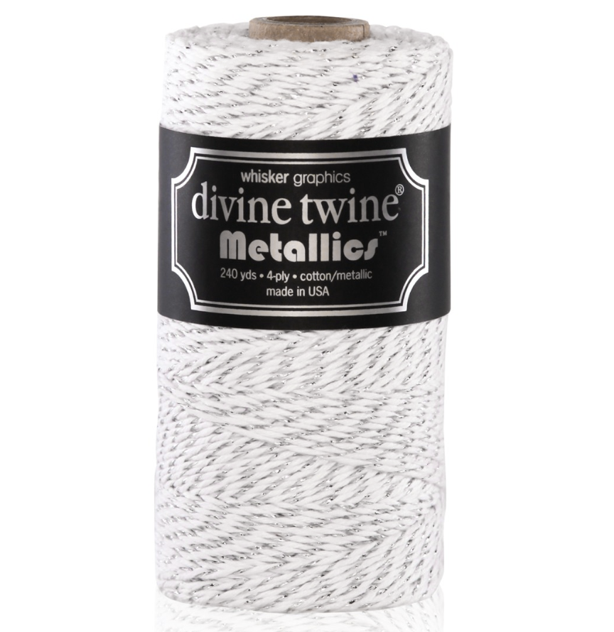 Sznurek Metallic Silver Divine Twine - 1m - Whisker Graphics - biało-szary