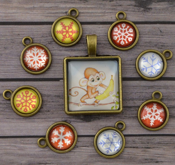 Metalowe zawieszki z kaboszonami - Marmoset and Snowflakes