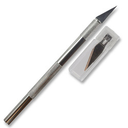 Nożyk do papieru z wymiennymi ostrzami - Titanum