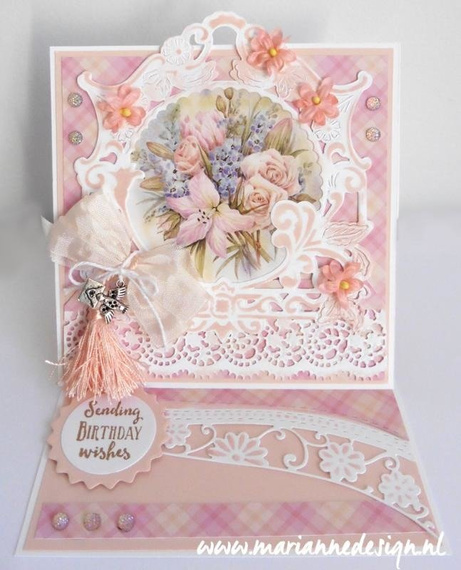 Wykrojnik - Marianne Design - Petra's special circle - kwiatowa ramka