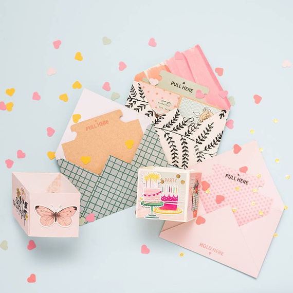 Urządzenie do robienia "eksplodujących" kartek i kopert  - We R Memory Keepers Explosion Card Punch Board