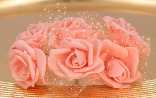 Kwiatki piankowe brzoskwiniowe z tiulem