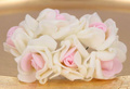 Kwiatki różyczki piankowe kremowe z jasno-różowym środkiem