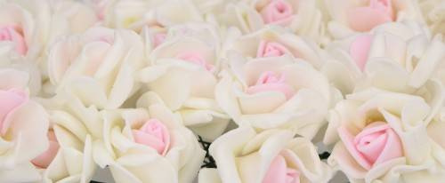 Kwiatki różyczki piankowe kremowe z jasno-różowym środkiem