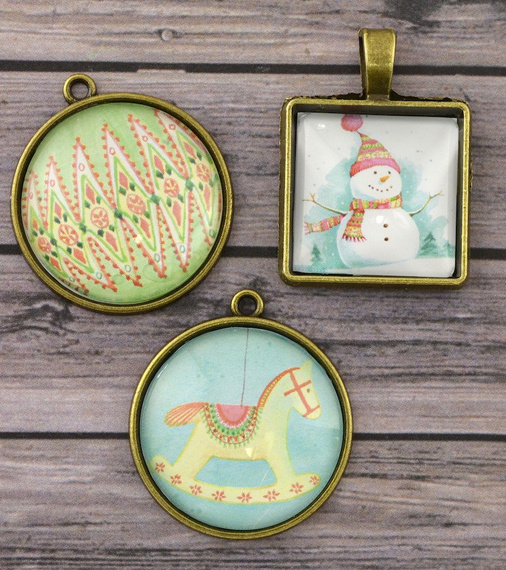 Metalowe zawieszki z kaboszonami - bałwan