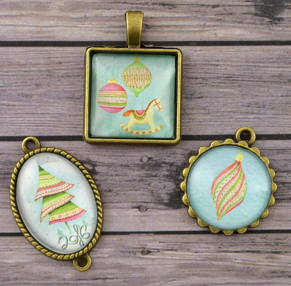 Metalowe zawieszki z kaboszonami - New Year