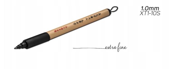 Kuretake Bimoji Fude Pen - Extra Fine Black czarny - japoński pisak - niebieska naklejka