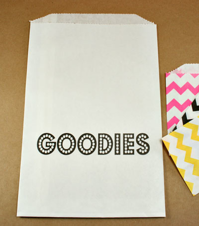Torebki papierowe 3szt. ok.15,9x23,5cm - "Goodies" na białym tle - Whisker Graphic