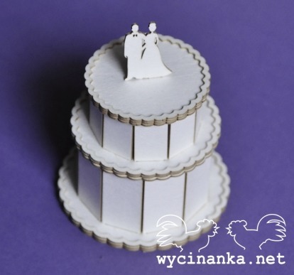 Tort weselny 3D z parą młodą i falbankami Wycinanka