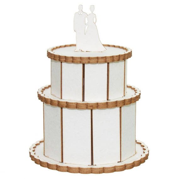 Tort weselny 3D z parą młodą i falbankami Wycinanka